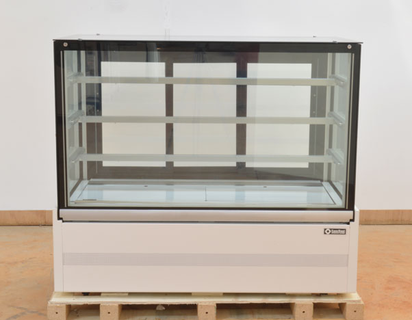 VETRINA PASTICCERIA VENTILATA * VENTILATED PASTRY DISPLAY CABINET * VITRINE PATISSERIE VENTILÉE * KONDITOREI VITRINE MIT UMLUFTKÜHLUNG * VITRINA PASTELERIA VENTILADA</br><span class="mis-tit">COD: EDEN 15</span></br><span class="mis-tit">DIM: 1500 x 740 x H 1300 (mm)</span>