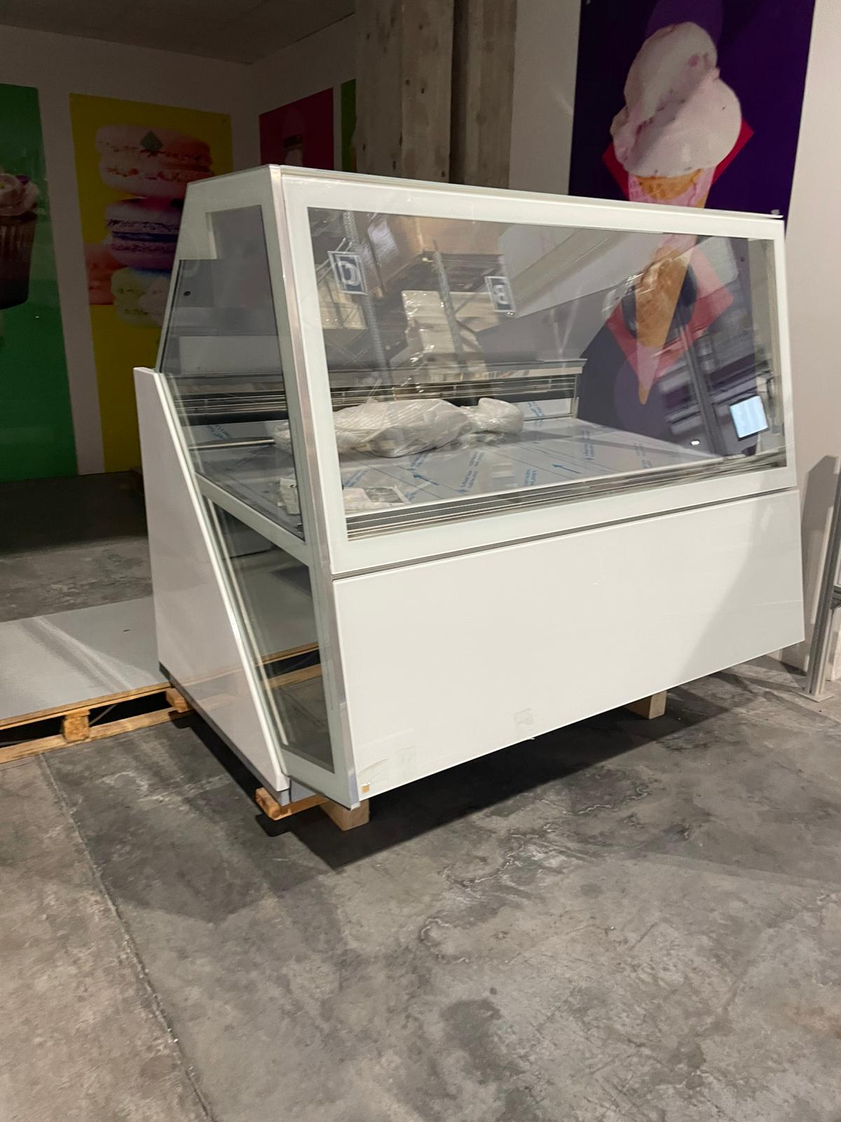 <span class="t-prod">ORION 365 G9 A H140</span><div class="t-dim"> DIM: 1635 x 1205 x H 1401 (mm)</div>VETRINA GELATO 18 VASCHETTE * ICE-CREAM DISPLAY CABINET 18 TUBS * VITRINE À GLACES 18 * EISVITRINE 18 EISSCHALEN * VITRINA HELADERÍA 18 CUBETAS