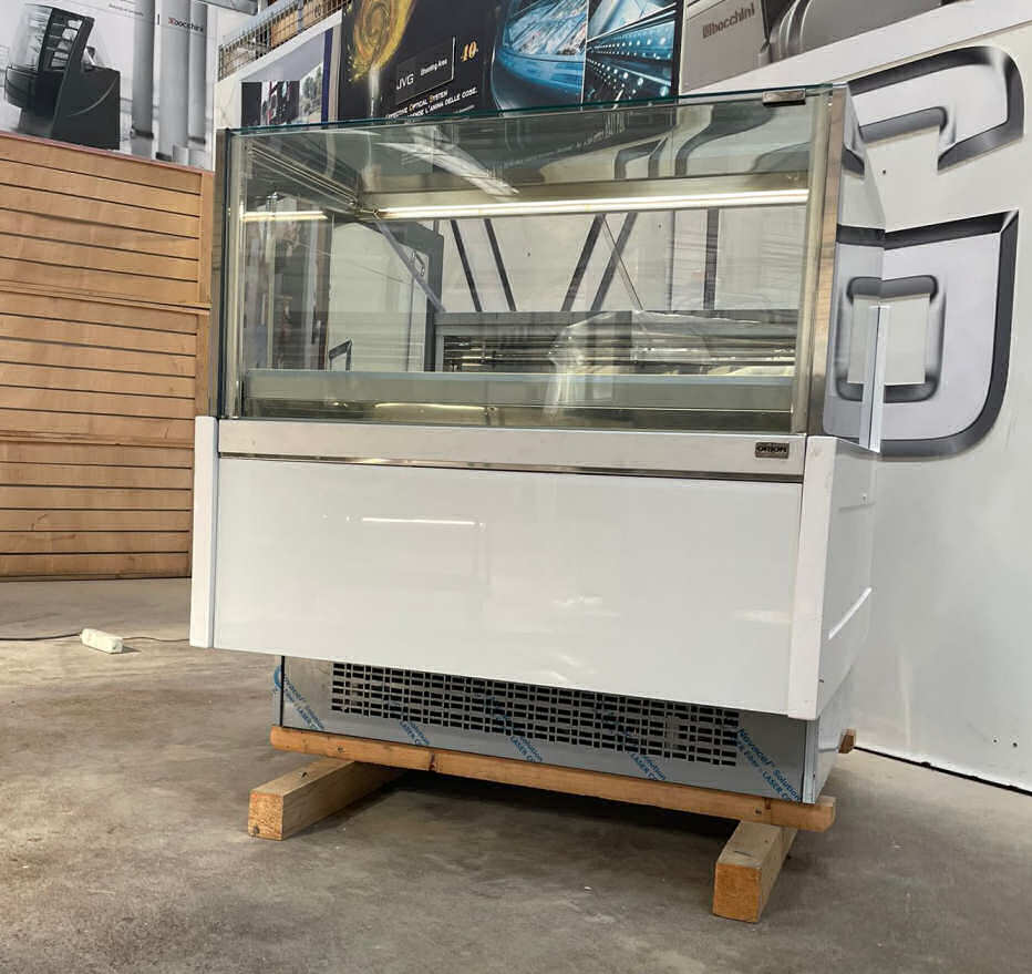 <span class="t-prod">ORION KT24 G6 H1160 R290 White</span><div class="t-dim"> DIM: 1130 x 1148 x H 1160 (mm)</div>VETRINA GELATO 12 VASCHETTE * ICE-CREAM DISPLAY CABINET 12 TUBS * VITRINE À GLACES 12 * EISVITRINE 12 EISSCHALEN * VITRINA HELADERÍA 12 CUBETAS