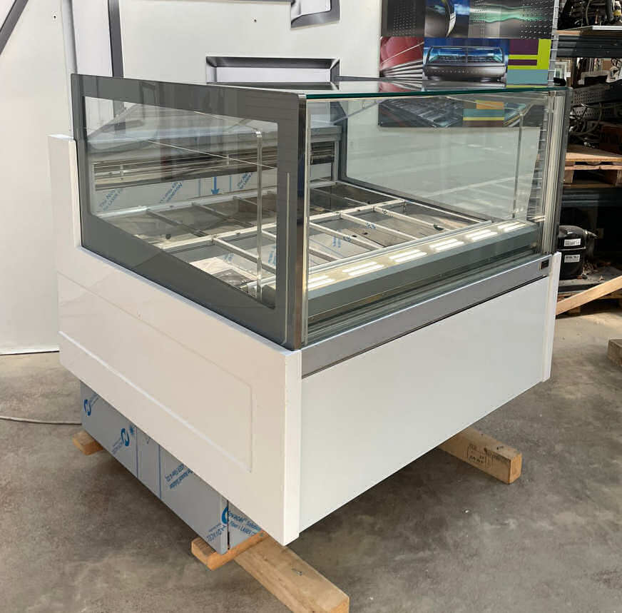 <span class="t-prod">ORION KT24 G6 H1160 R290 White</span><div class="t-dim"> DIM: 1130 x 1148 x H 1160 (mm)</div>VETRINA GELATO 12 VASCHETTE * ICE-CREAM DISPLAY CABINET 12 TUBS * VITRINE À GLACES 12 * EISVITRINE 12 EISSCHALEN * VITRINA HELADERÍA 12 CUBETAS