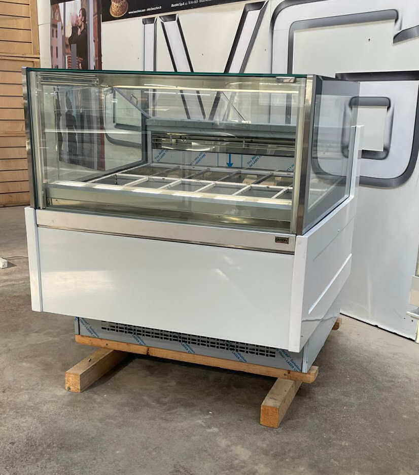 <span class="t-prod">ORION KT24 G6 H1160 R290 White</span><div class="t-dim"> DIM: 1130 x 1148 x H 1160 (mm)</div>VETRINA GELATO 12 VASCHETTE * ICE-CREAM DISPLAY CABINET 12 TUBS * VITRINE À GLACES 12 * EISVITRINE 12 EISSCHALEN * VITRINA HELADERÍA 12 CUBETAS