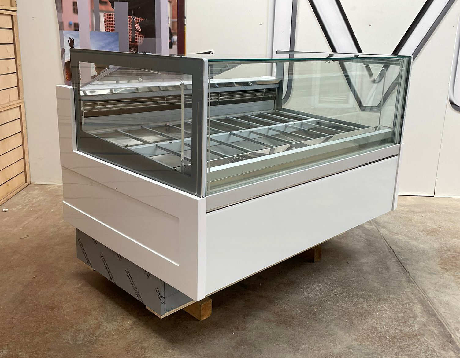 <span class="t-prod">ORION KT24 G9 H116 R290</span><div class="t-dim"> DIM: 1665 x 1148 x H 1160 (mm)</div>VETRINA GELATO 18 VASCHETTE * ICE-CREAM DISPLAY CABINET 18 TUBS * VITRINE À GLACES 18 * EISVITRINE 18 EISSCHALEN * VITRINA HELADERÍA 18 CUBETAS