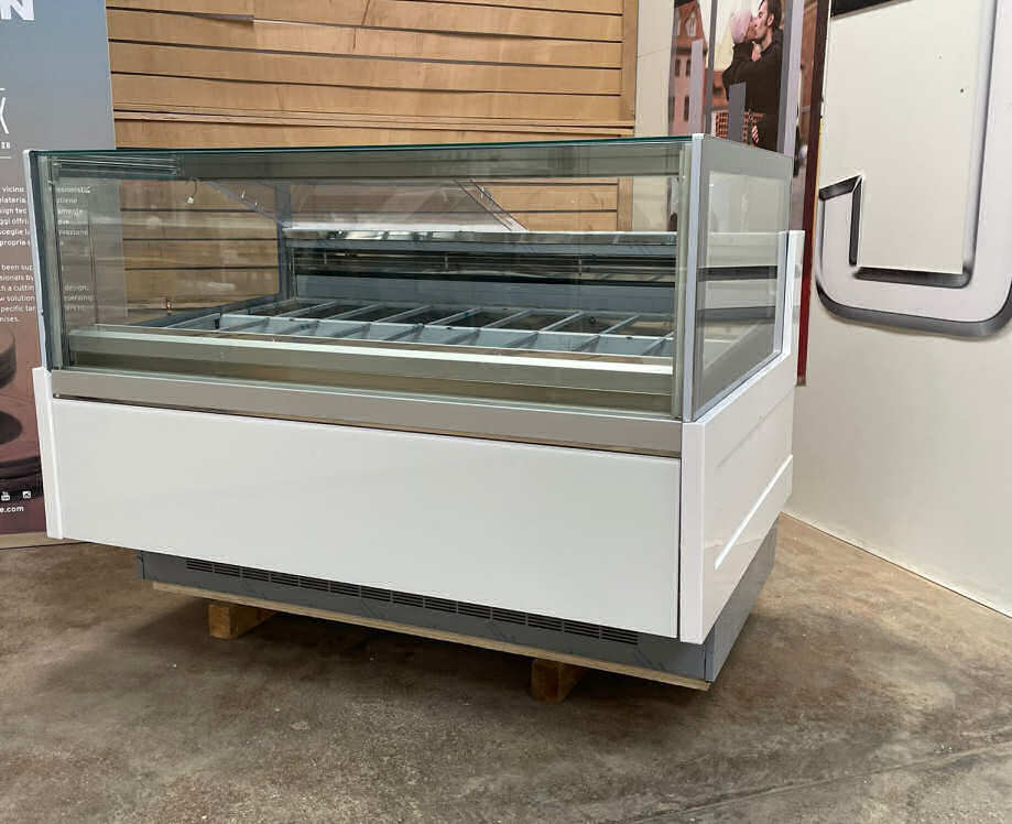 <span class="t-prod">ORION KT24 G9 H116 R290</span><div class="t-dim"> DIM: 1665 x 1148 x H 1160 (mm)</div>VETRINA GELATO 18 VASCHETTE * ICE-CREAM DISPLAY CABINET 18 TUBS * VITRINE À GLACES 18 * EISVITRINE 18 EISSCHALEN * VITRINA HELADERÍA 18 CUBETAS
