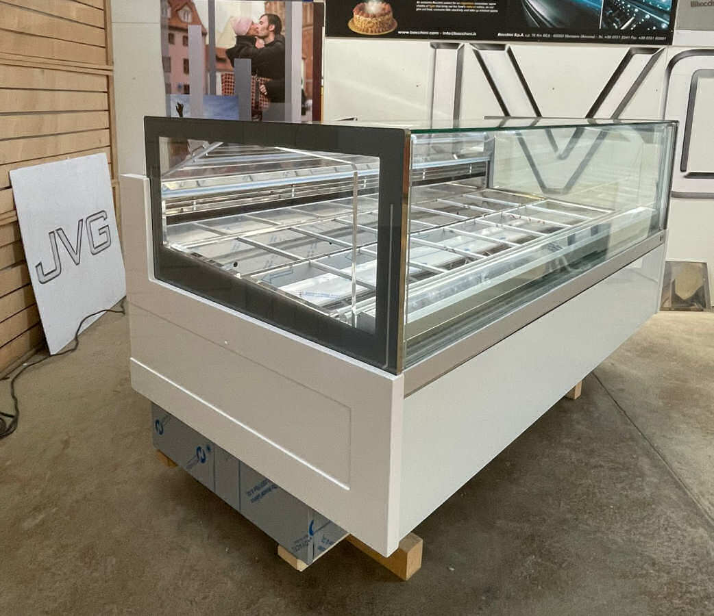 <span class="t-prod">ORION KT24 G12 H1160 R290 White</span><div class="t-dim"> DIM: 2180 x 1148 x H 1160 (mm)</div>VETRINA GELATO 24 VASCHETTE * ICE-CREAM DISPLAY CABINET 24 TUBS * VITRINE À GLACES 24 * EISVITRINE 24 EISSCHALEN * VITRINA HELADERÍA 24 CUBETAS