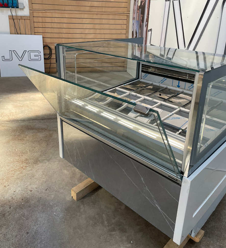 <span class="t-prod">ORION KT24 G6 H1160 R290 Gray</span><div class="t-dim"> DIM: 1130 x 1148 x H 1160 (mm)</div>VETRINA GELATO 12 VASCHETTE * ICE-CREAM DISPLAY CABINET 12 TUBS * VITRINE À GLACES 12 * EISVITRINE 12 EISSCHALEN * VITRINA HELADERÍA 12 CUBETAS