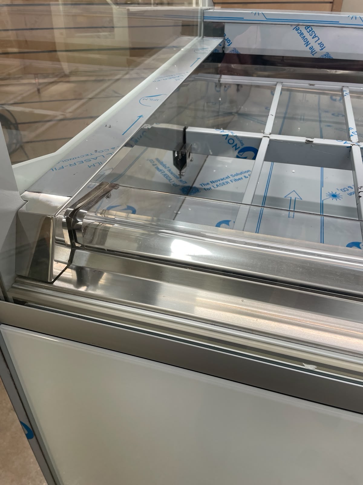 <span class="t-prod">FB – DEEVA PLUS G9 R290</span><div class="t-dim">DIM: 1662 x 1057 x H 1200 (mm)</div>VETRINA GELATERIA 18 VASCHETTE * ICE-CREAM DISPLAY CABINET 18 TUBS * VITRINE À GLACES 18 BACS * EISVITRINE 18 EISSCHALEN * VITRINA HELADERÍA 18 CUBETAS