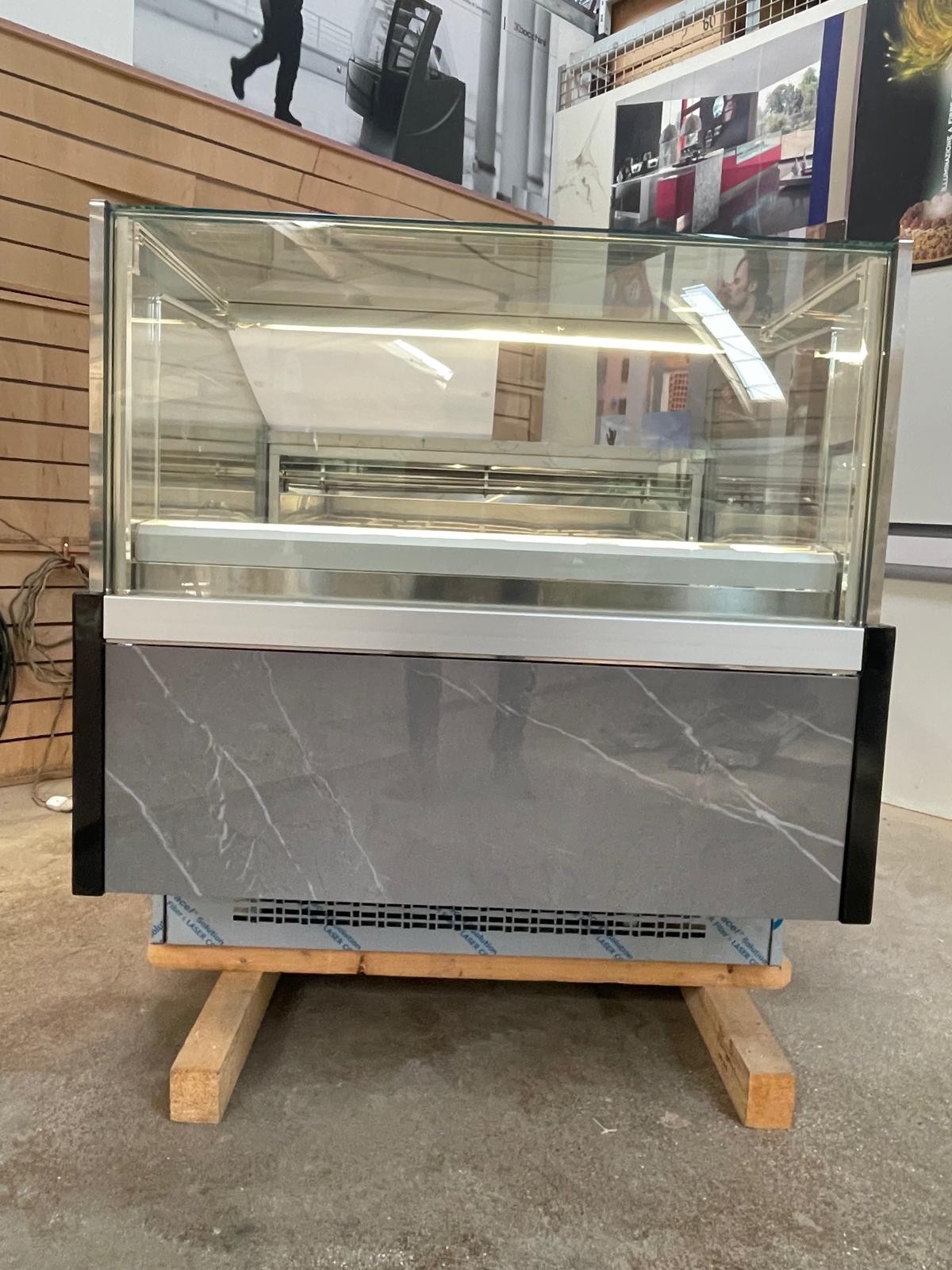 <span class="t-prod">ORION KT24 G6 R290 BLACK</span><div class="t-dim"> DIM: 1130 x 1148 x H 1160 (mm)</div>VETRINA GELATO 12 VASCHETTE * ICE-CREAM DISPLAY CABINET 12 TUBS * VITRINE À GLACES 12 * EISVITRINE 12 EISSCHALEN * VITRINA HELADERÍA 12 CUBETAS