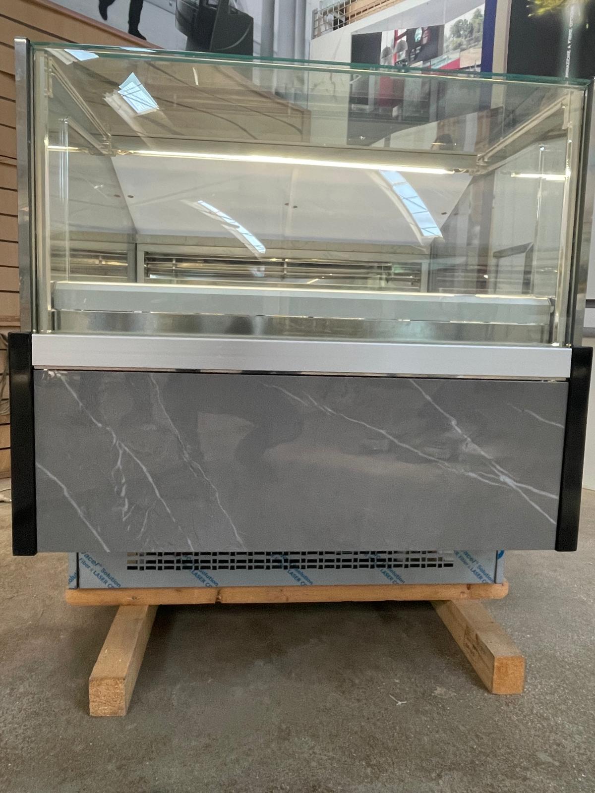 <span class="t-prod">ORION KT24 G6 R290 BLACK</span><div class="t-dim"> DIM: 1130 x 1148 x H 1160 (mm)</div>VETRINA GELATO 12 VASCHETTE * ICE-CREAM DISPLAY CABINET 12 TUBS * VITRINE À GLACES 12 * EISVITRINE 12 EISSCHALEN * VITRINA HELADERÍA 12 CUBETAS