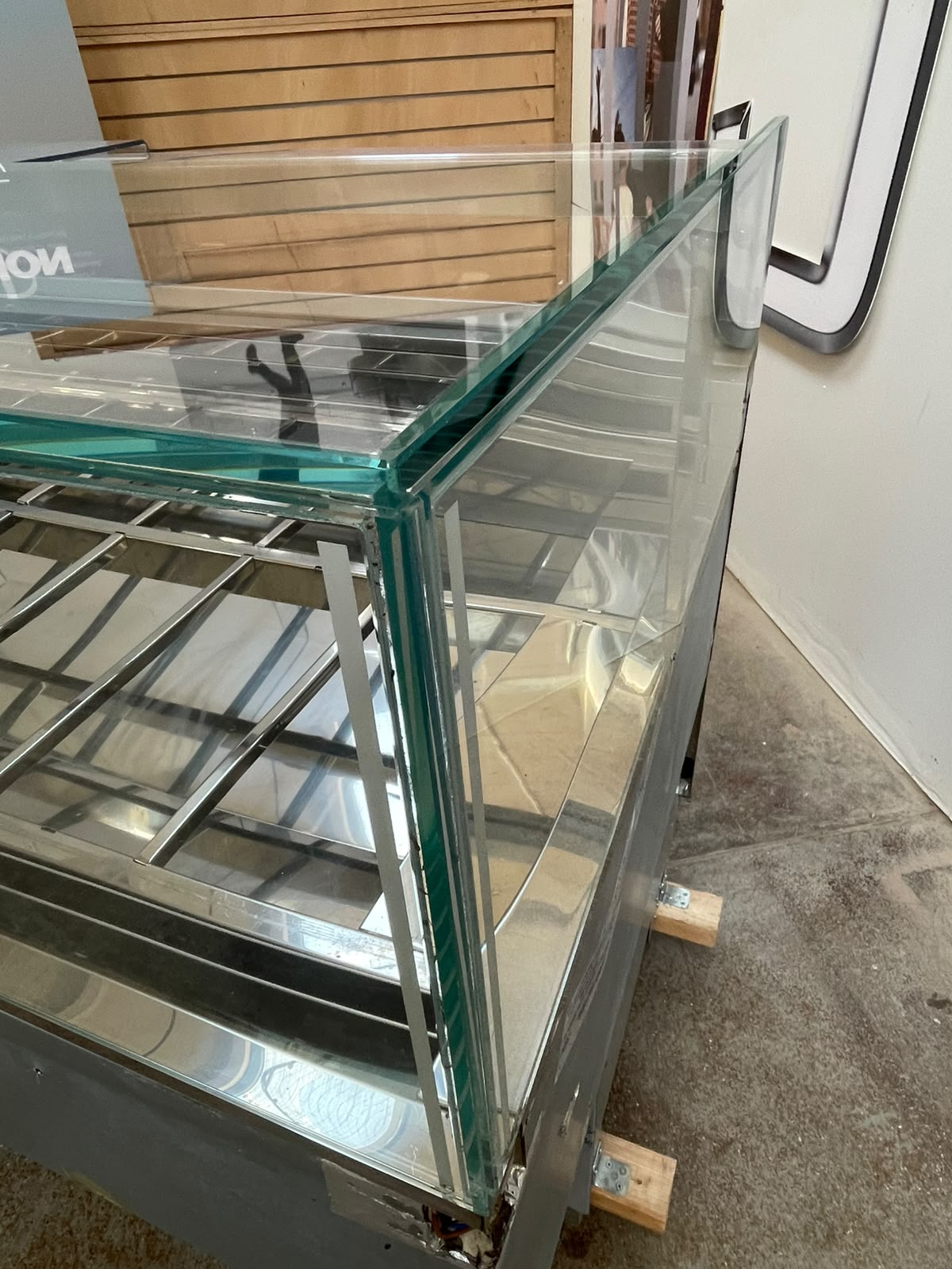 <span class="t-prod">FB- MAESTRO G18 R290</span><div class="t-dim">DIM: 1750 x 940 x H 960 (mm)</div>VETRINA GELATERIA 18 VASCHETTE * ICE-CREAM DISPLAY CABINET 18 TUBS * VITRINE À GLACES 18 BACS * EISVITRINE 18 EISSCHALEN * VITRINA HELADERÍA 18 CUBETAS