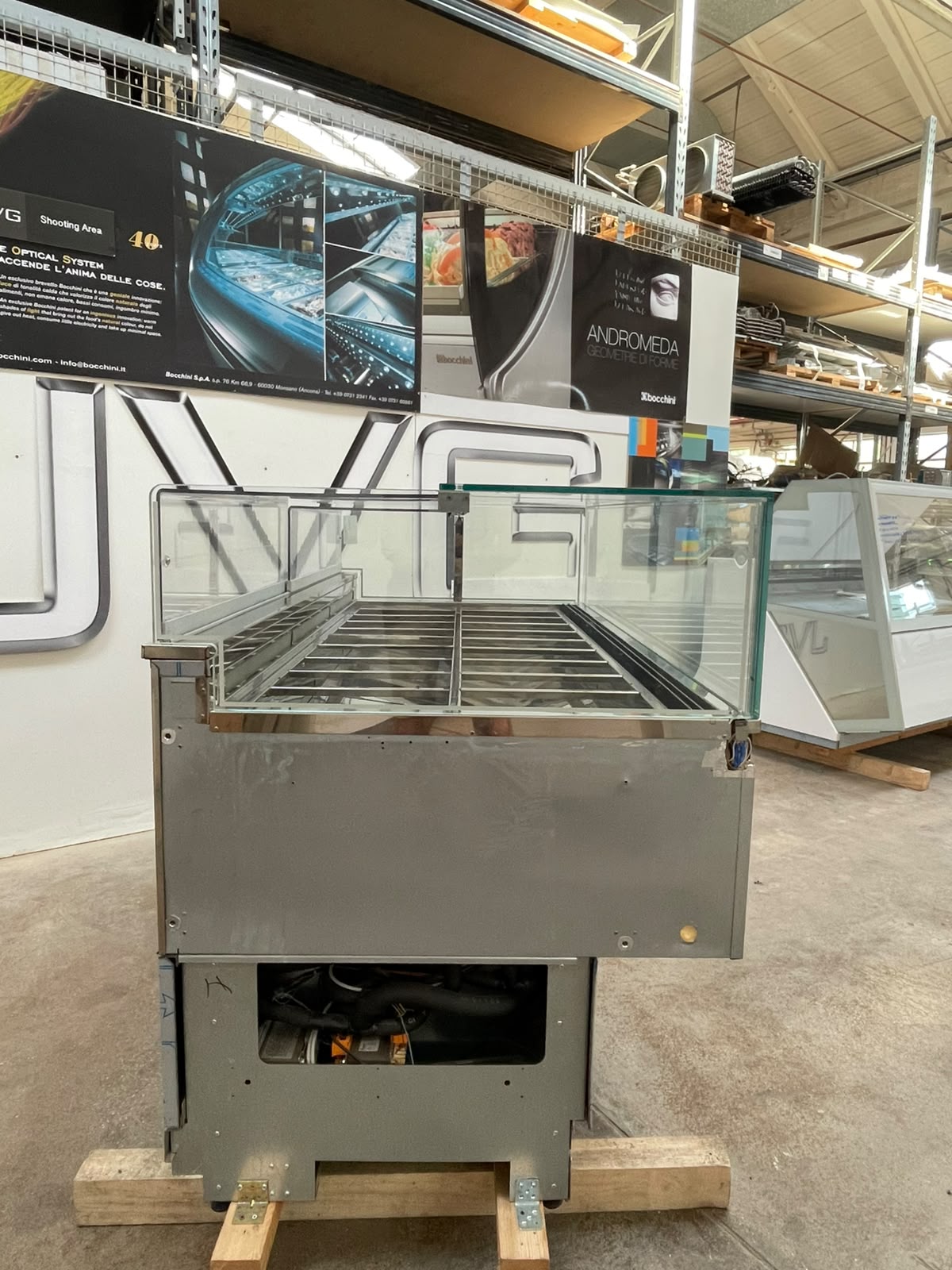 <span class="t-prod">FB- MAESTRO G18 R290</span><div class="t-dim">DIM: 1750 x 940 x H 960 (mm)</div>VETRINA GELATERIA 18 VASCHETTE * ICE-CREAM DISPLAY CABINET 18 TUBS * VITRINE À GLACES 18 BACS * EISVITRINE 18 EISSCHALEN * VITRINA HELADERÍA 18 CUBETAS