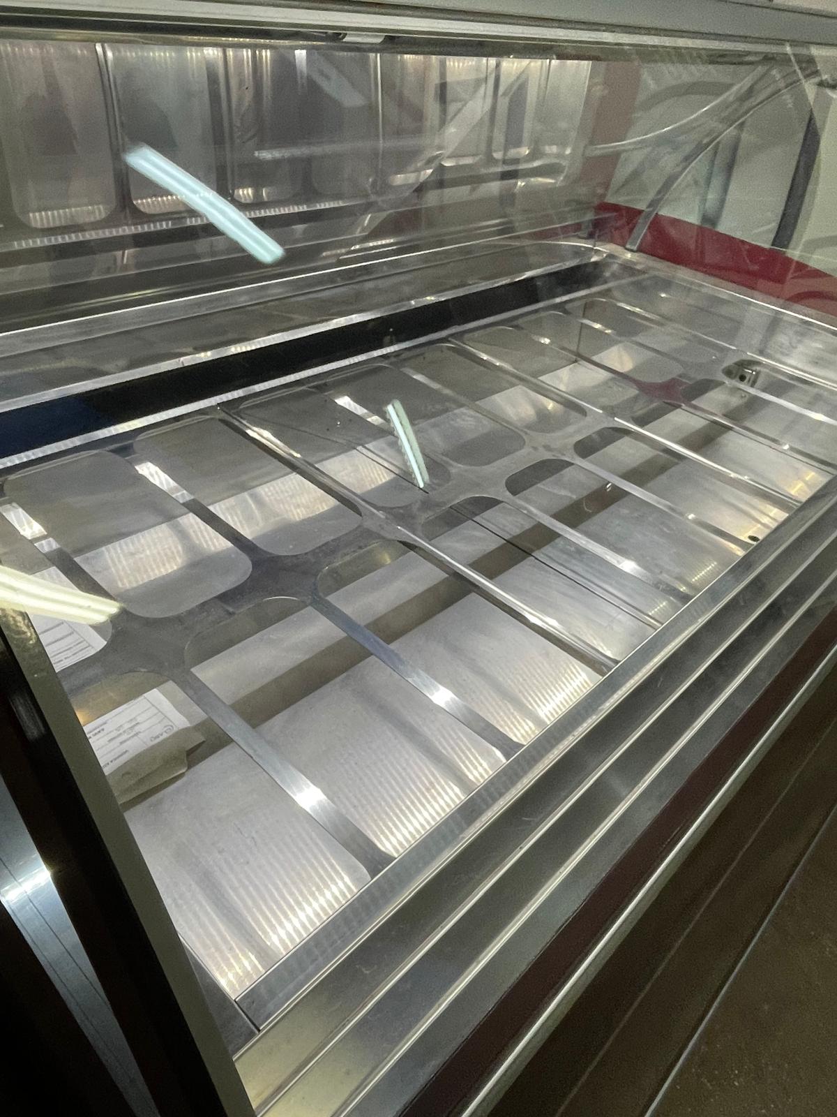 <span class="t-prod">ORION EVO’ G9 R404 GRAY</span><div class="t-dim">DIM: 1692 x 1060 x H 1336 (mm)</div>VETRINA GELATERIA 18 VASCHETTE * ICE-CREAM DISPLAY CABINET 18 TUBS * VITRINE À GLACES 18 BACS * EISVITRINE 18 EISSCHALEN * VITRINA HELADERÍA 18 CUBETAS