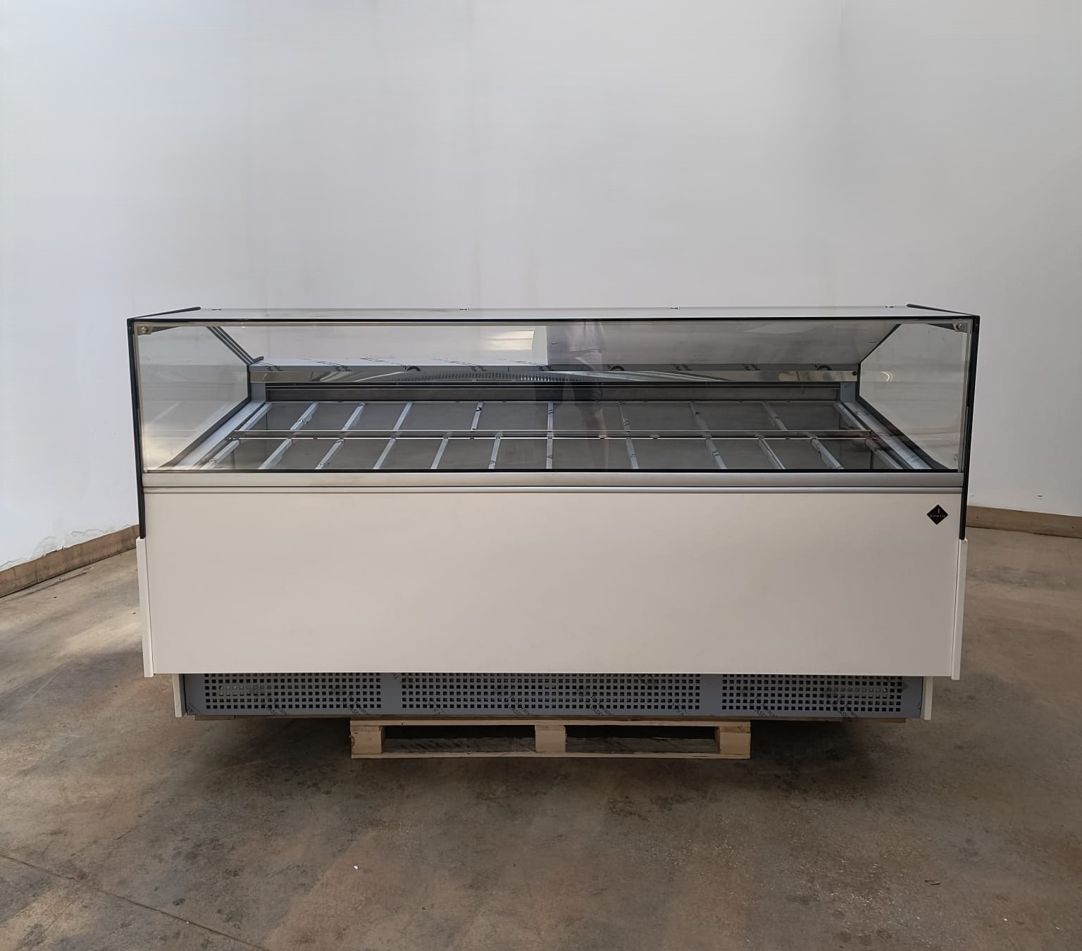 <span class="t-prod">ROSSETTI PARADICE G 215 </span><div class="t-dim">DIM: 2176 x 1112 x H 1188(mm)</div>VETRINA GELATO VENTILATA 24 VASCHETTE * ICE-CREAM DISPLAY CABINET 24 TUBS * VITRINE À GLACES 24 BACS * EISVITRINE 24 EISSCHALEN * VITRINA HELADERÍA 24 CUBETAS