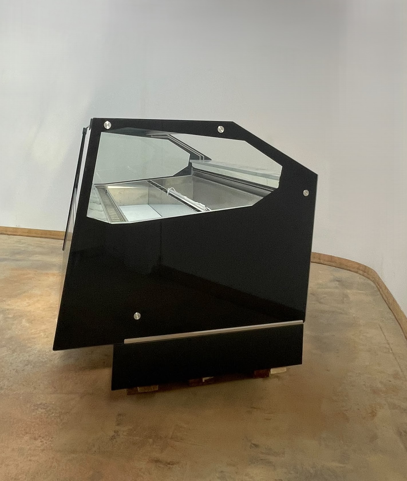 <span class="t-prod">ROSSETTI - R10 G 165 Black</span><div class="t-dim"> DIM: 1706 x 1260 x H 1200 (mm)</div>VETRINA GELATO VENTILATA 18 VASCHETTE * ICE-CREAM DISPLAY CABINET 18 TUBS * VITRINE À GLACES 18 BACS * EISVITRINE 18 EISSCHALEN * VITRINA HELADERÍA 18 CUBETAS